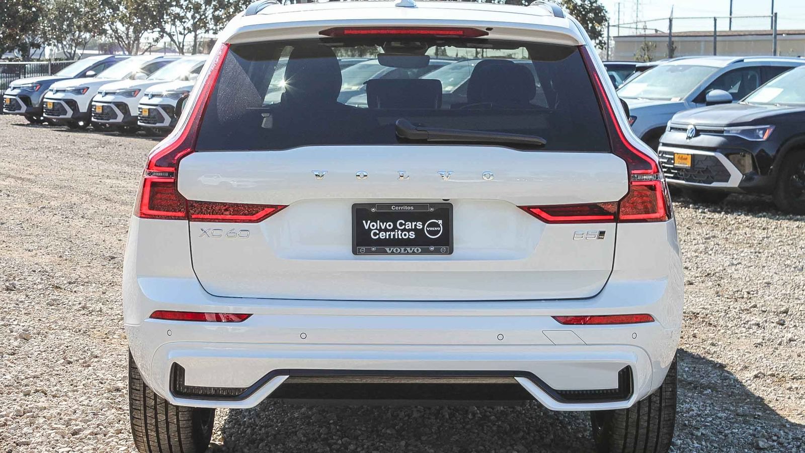 New 2026 Volvo XC60 B5 Plus w/ Climate Package PRO AWD/4WD image 7