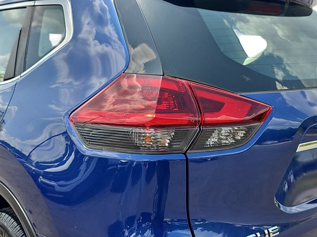 Used 2020 Nissan Rogue S AWD/4WD image 32