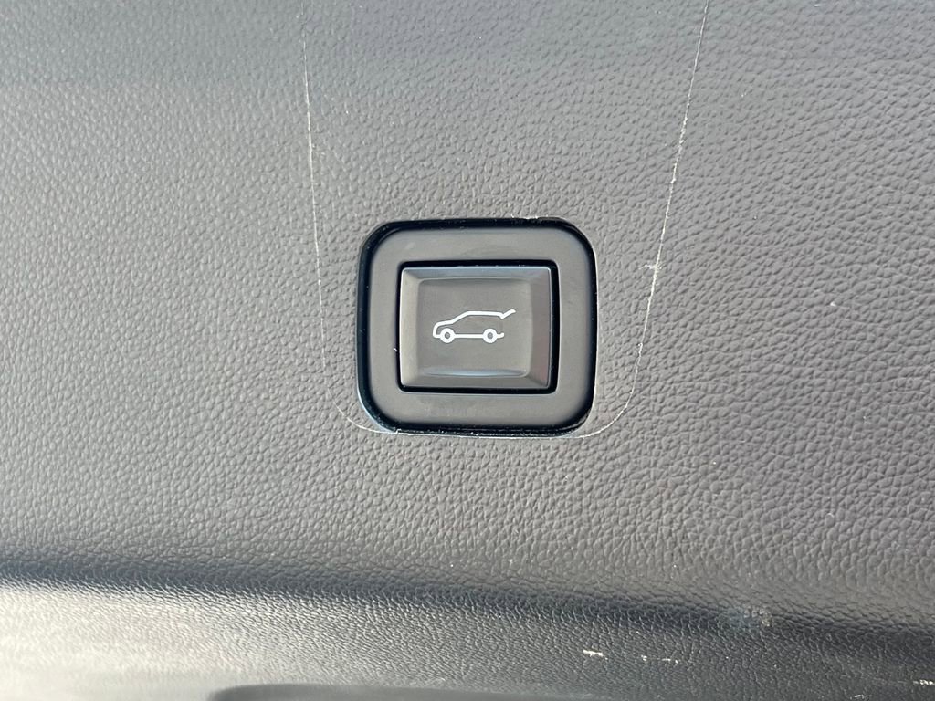 Used 2022 Chevrolet Traverse High Country image 19