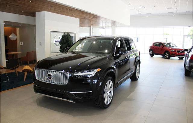 Certified 2024 Volvo XC40 B5 Ultimate w/ Climate Package image 39