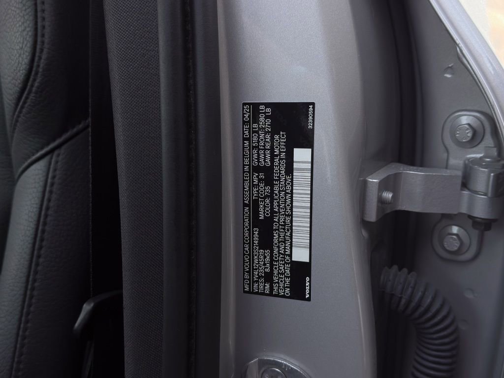 Used 2025 Volvo V60 B5 Cross Country Plus image 32