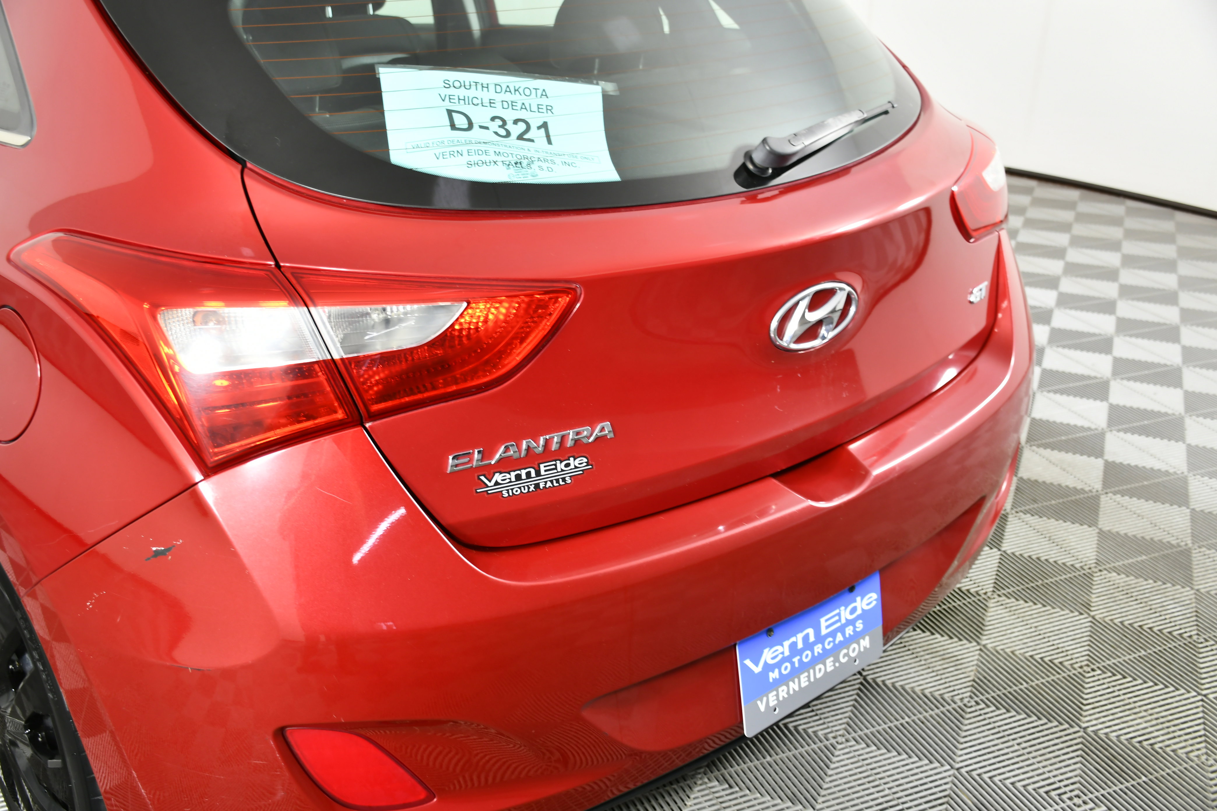 Used 2017 Hyundai Elantra GT image 15