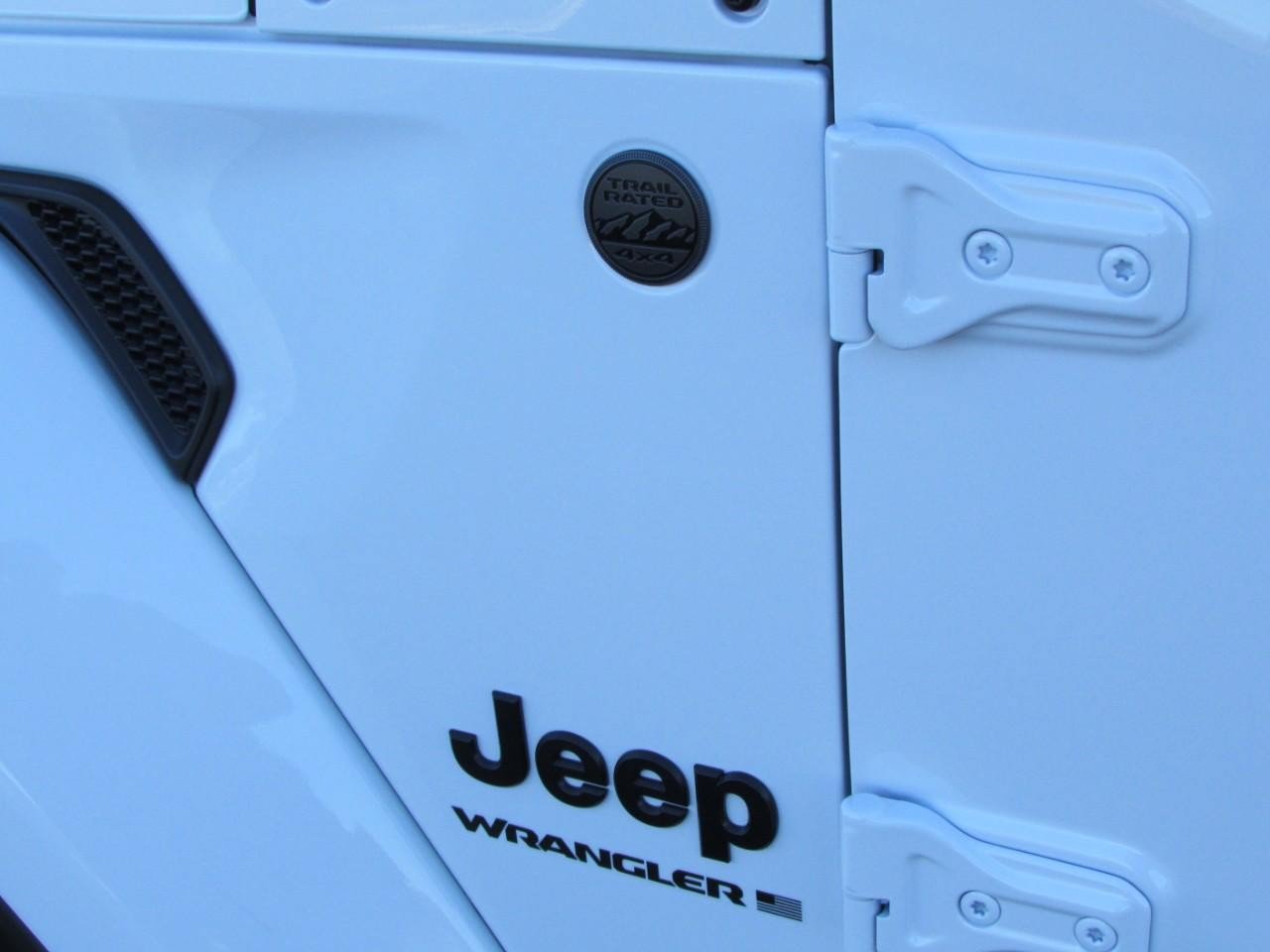 New 2026 Jeep Wrangler Unlimited Sahara AWD/4WD image 10