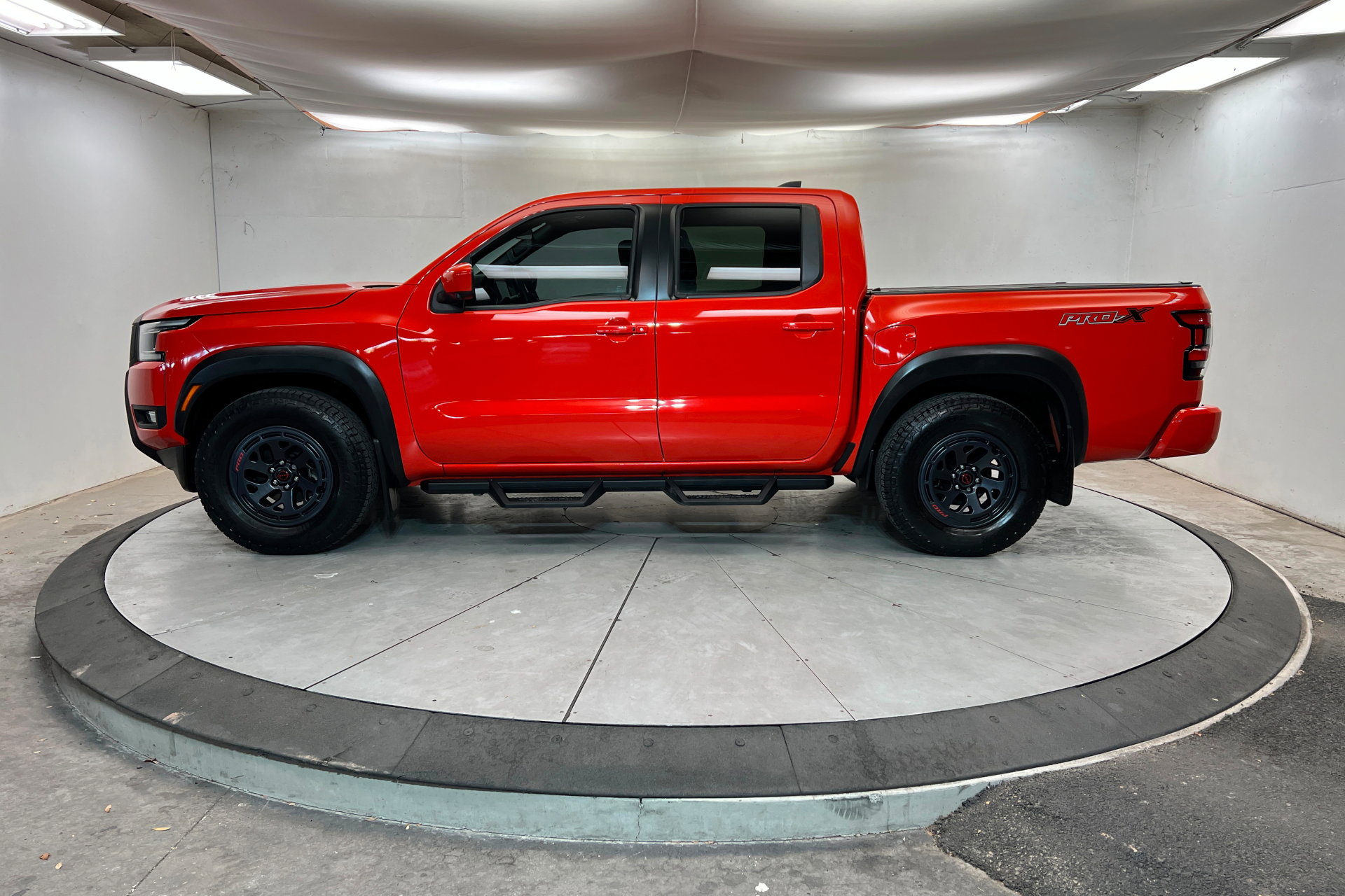 Used 2025 Nissan Frontier Pro-X w/ Pro Convenience Package image 2