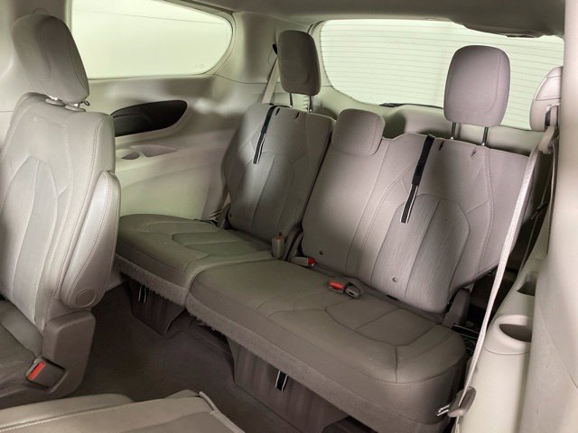 Used 2020 Chrysler Pacifica Touring w/ Cold Weather Group FWD image 34