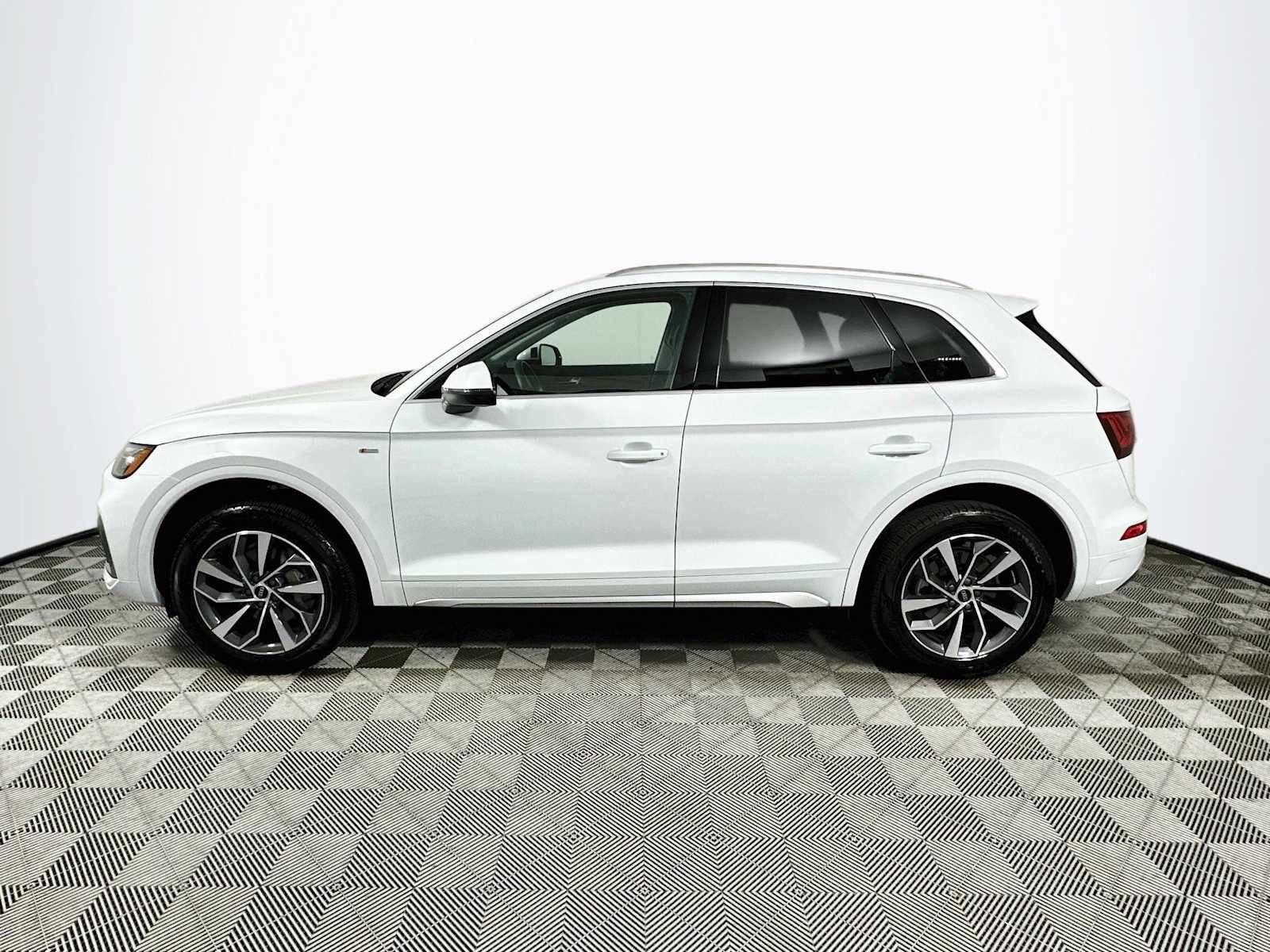 Certified 2023 Audi Q5 2.0T Premium Plus w/ Premium Plus Package AWD/4WD image 4