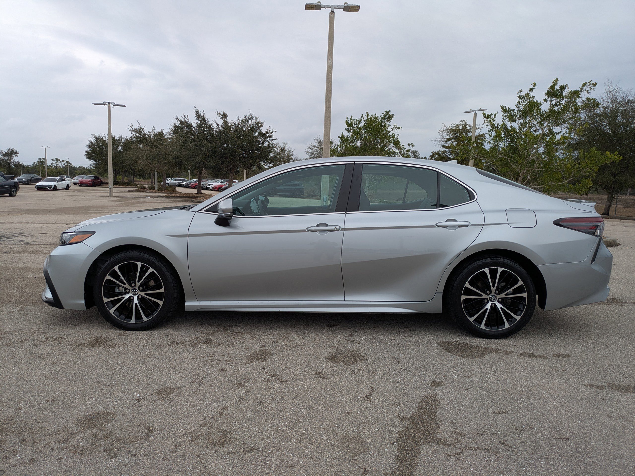Used 2023 Toyota Camry SE image 8
