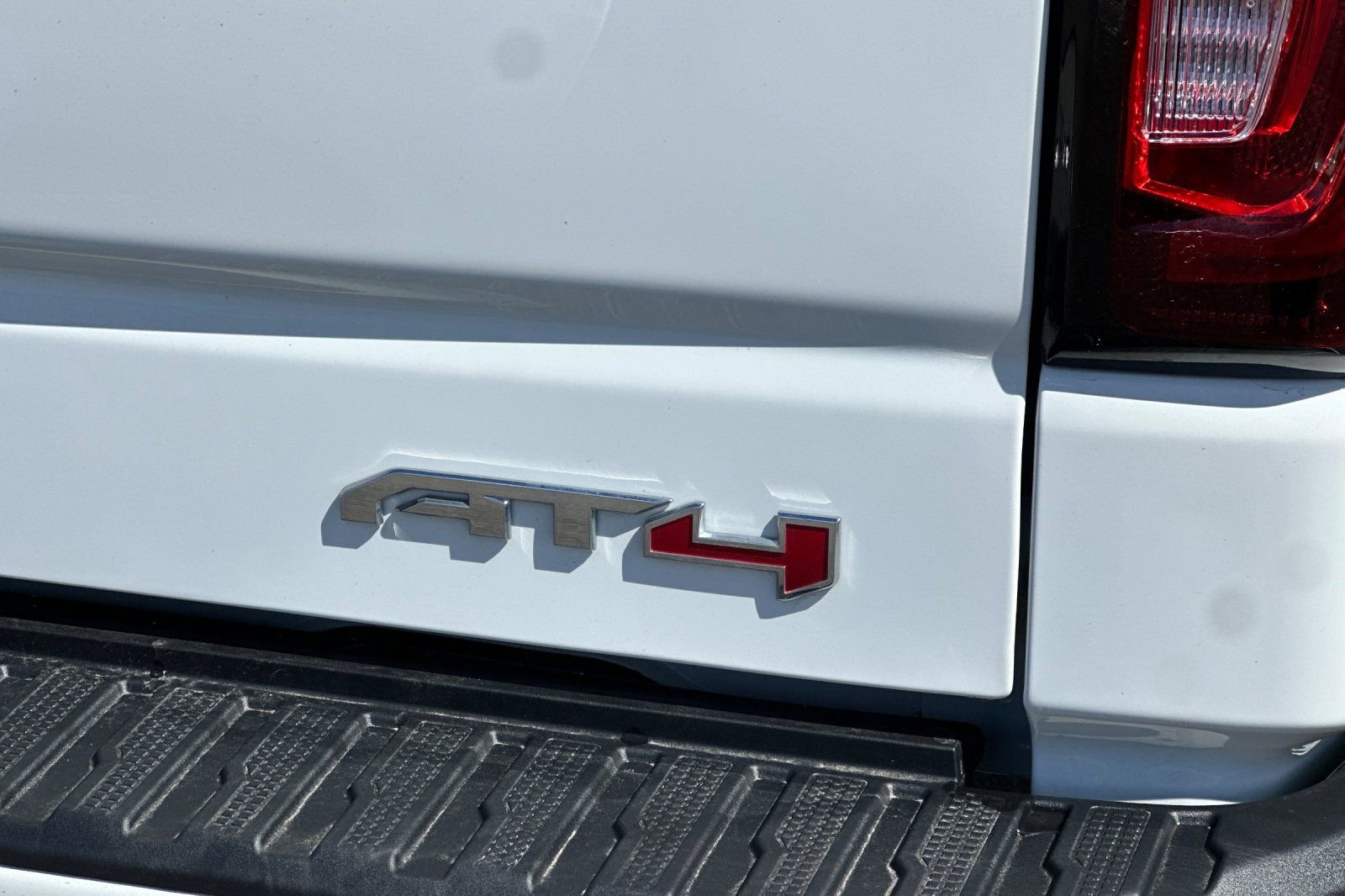 Used 2025 GMC Sierra 1500 AT4 w/ AT4 Premium Package AWD/4WD image 49