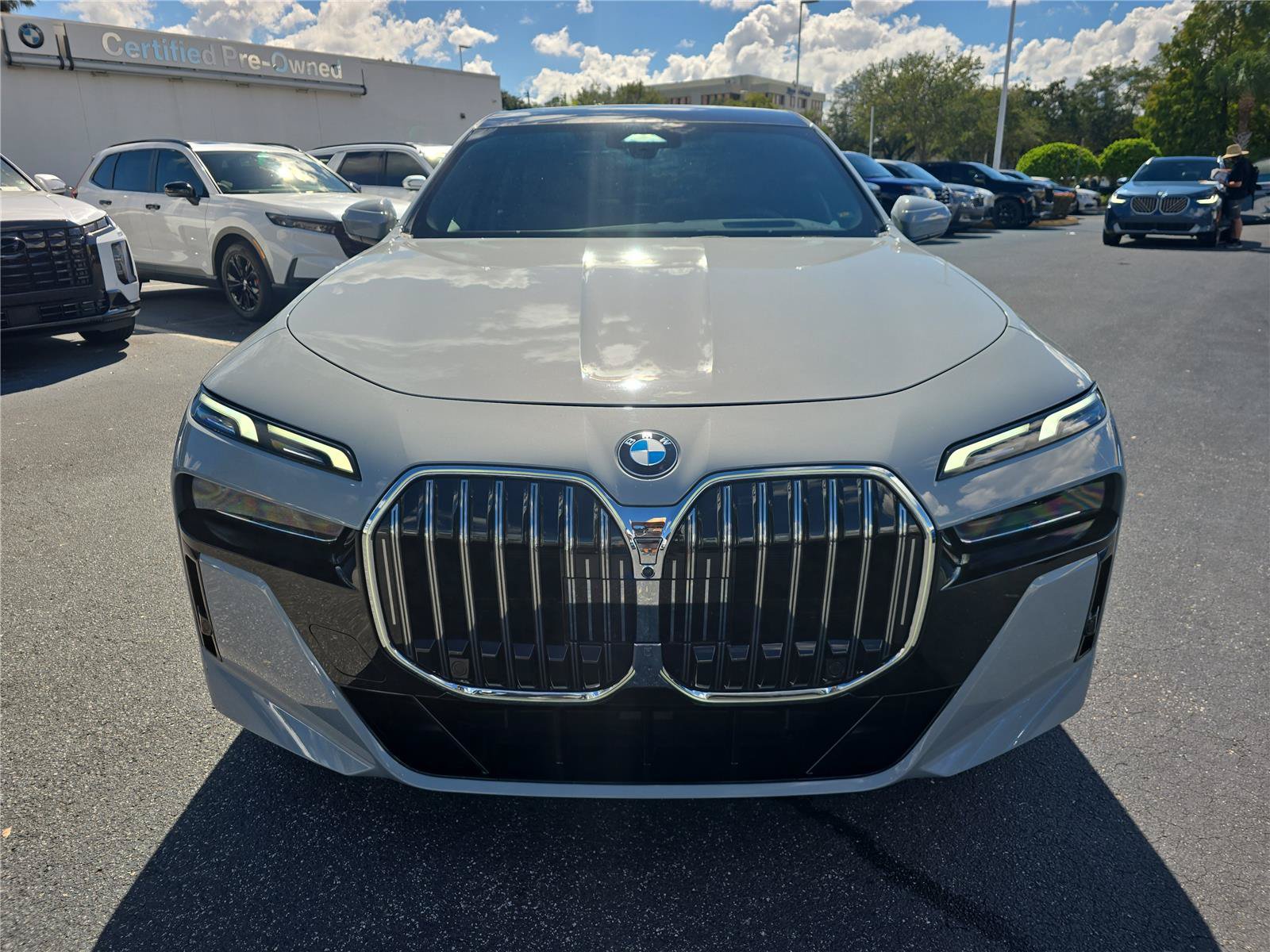Used 2024 BMW 760i xDrive w/ Premium Package 2 AWD/4WD image 2