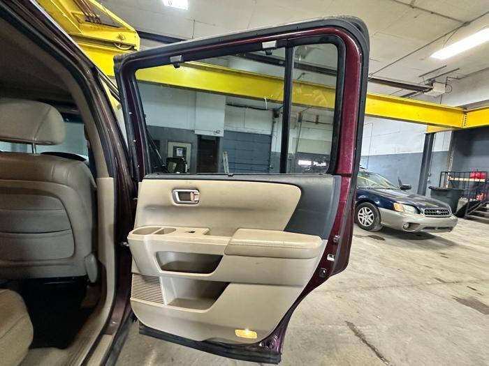 Used 2010 Honda Pilot Touring image 29