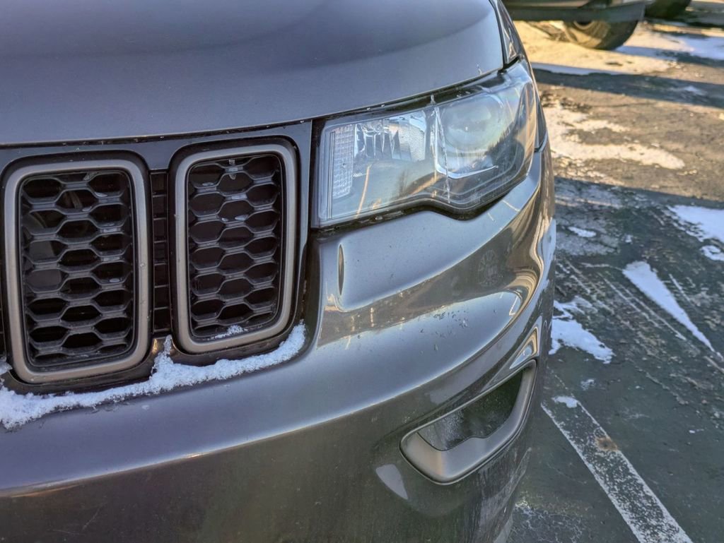 Used 2016 Jeep Grand Cherokee Laredo 75th Anniversary image 9