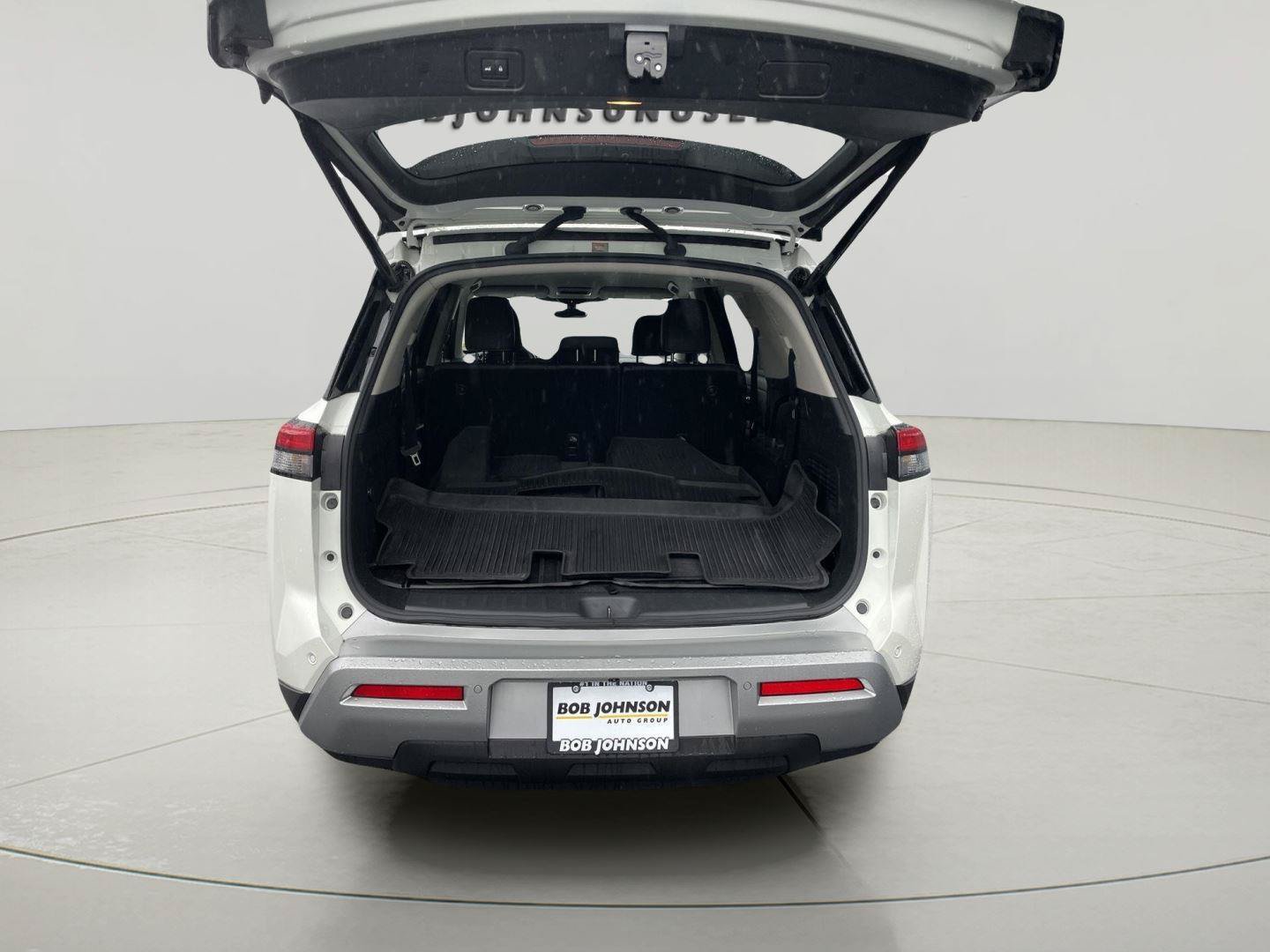 Used 2023 Nissan Pathfinder SL AWD/4WD image 9