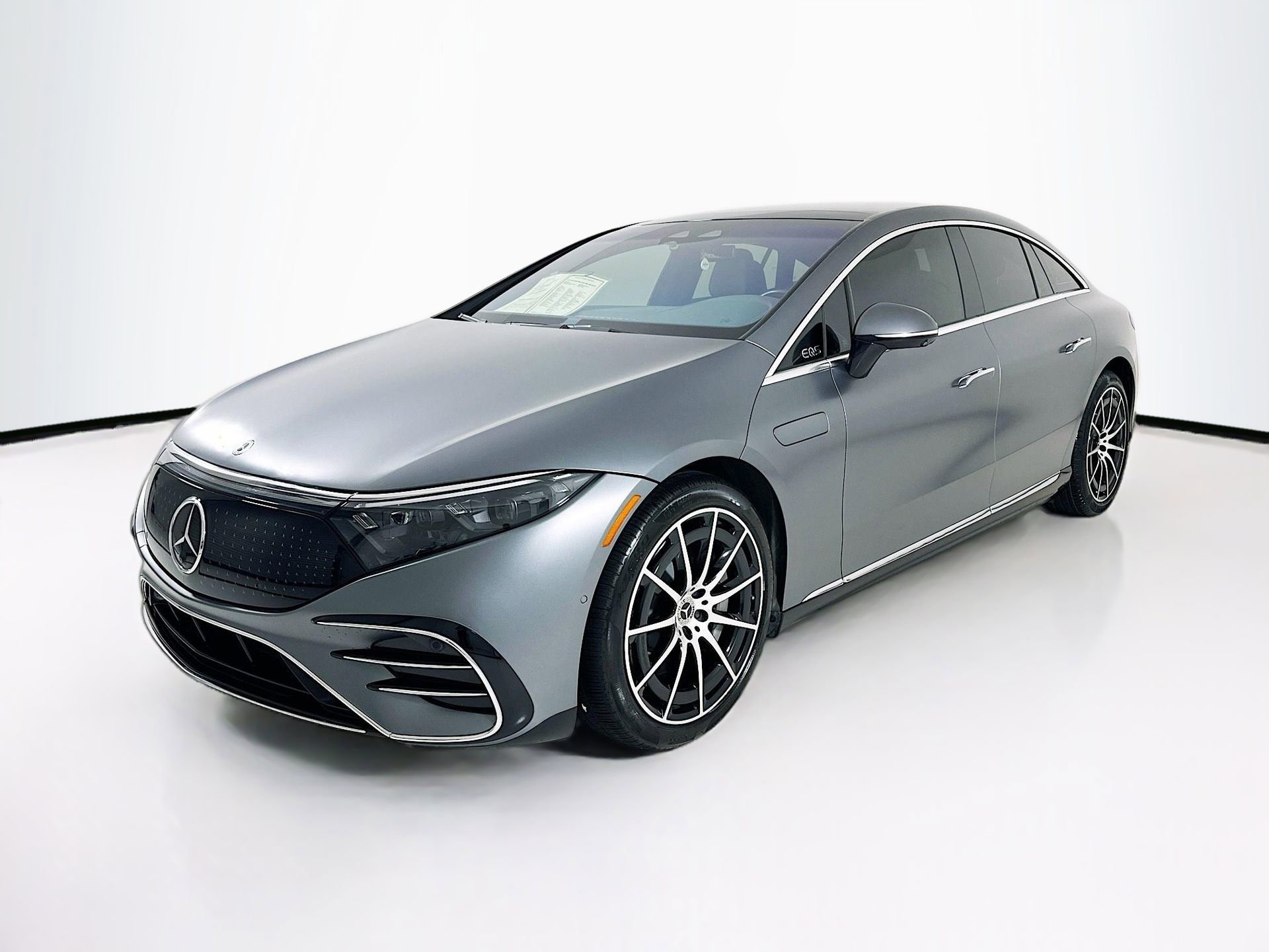 Used 2022 Mercedes-Benz EQS 580 4MATIC Sedan image 3