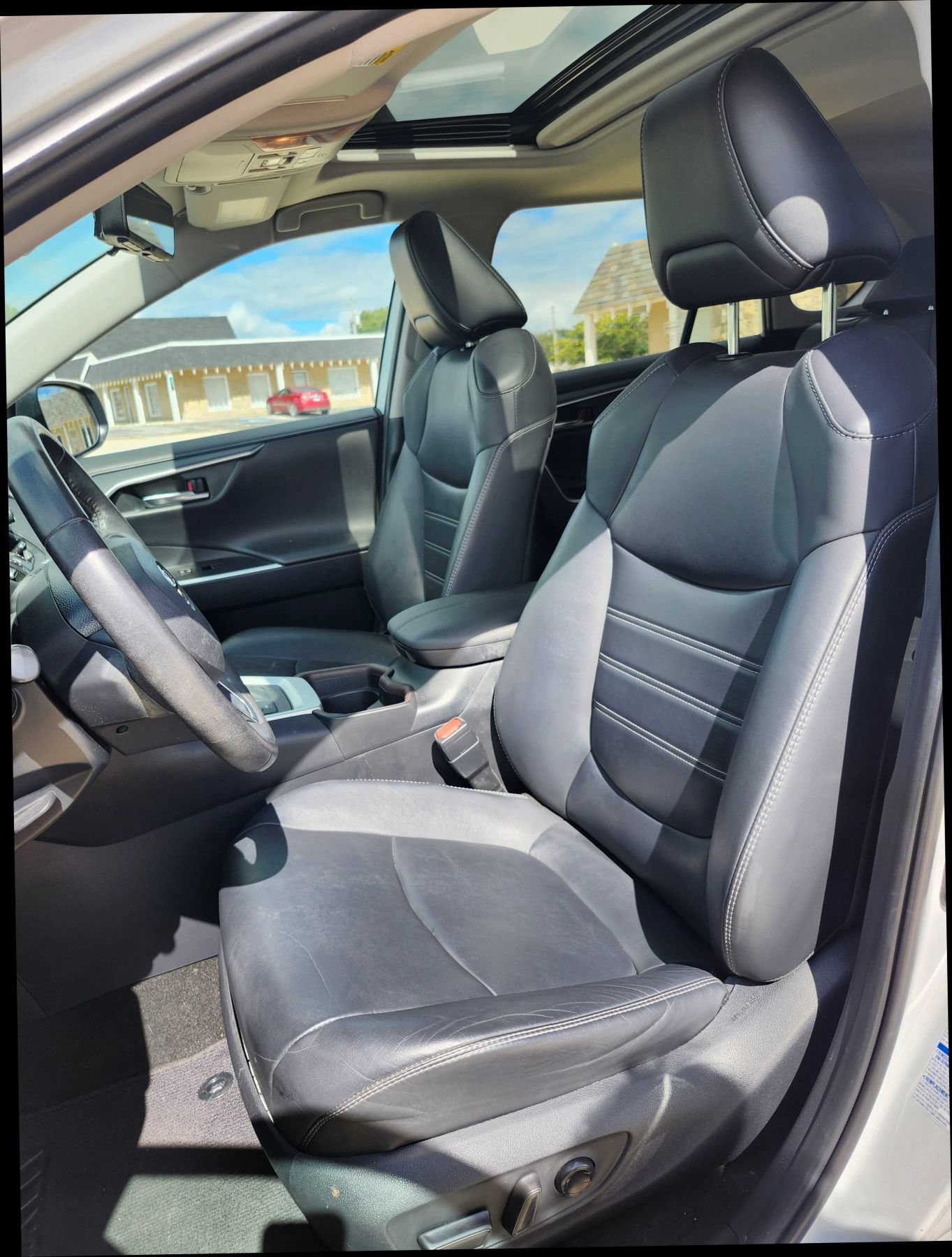 Used 2019 Toyota RAV4 Limited w/ Carpet Mat Package AWD/4WD image 12