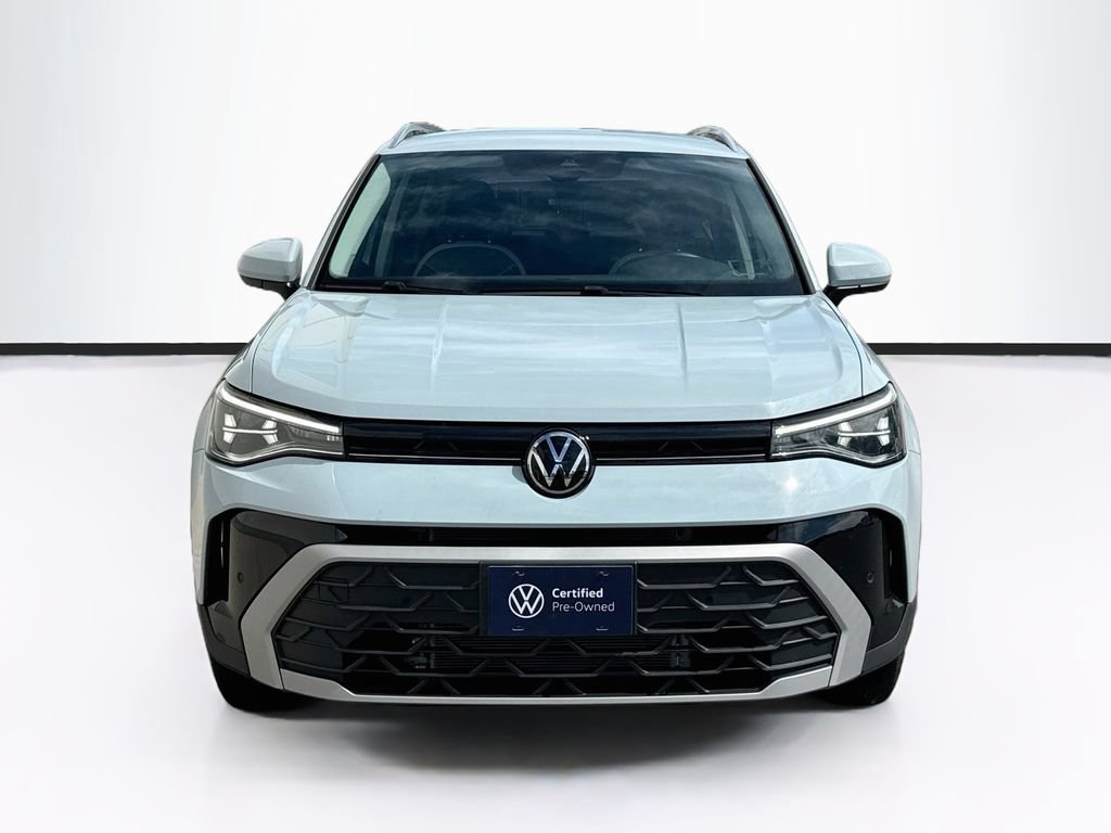 Used 2025 Volkswagen Taos SE AWD/4WD image 2
