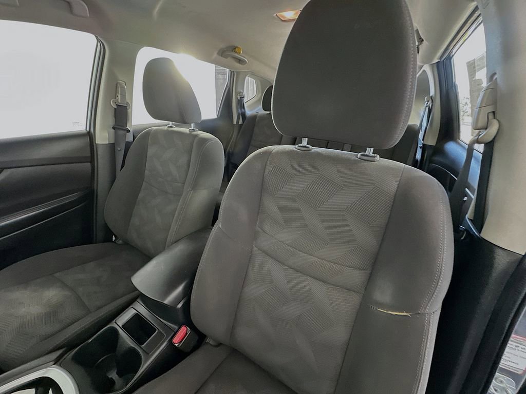 Used 2016 Nissan Rogue S FWD image 19