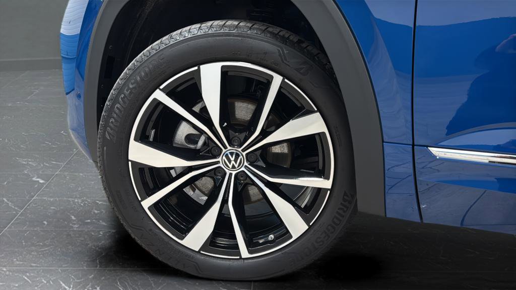 Used 2025 Volkswagen Atlas Cross Sport SEL Premium R-Line image 30