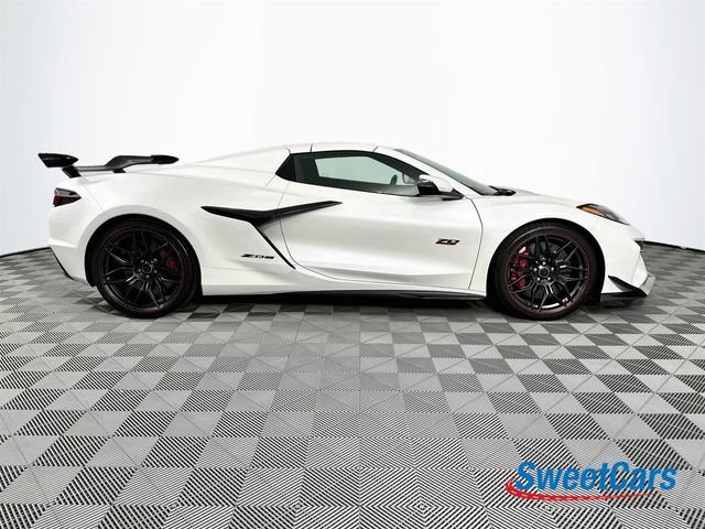 Used 2023 Chevrolet Corvette Z06 RWD image 16