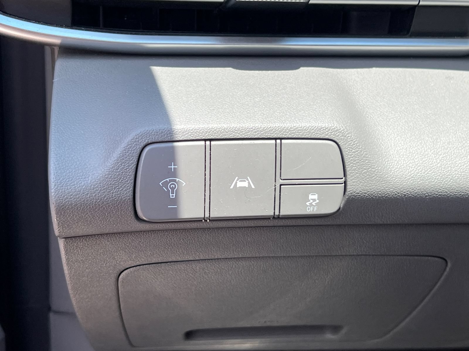 Used 2022 Hyundai Elantra SEL w/ Preferred Accessory Package FWD image 26