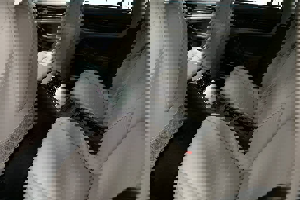 New 2025 Porsche Panamera 4 image 30