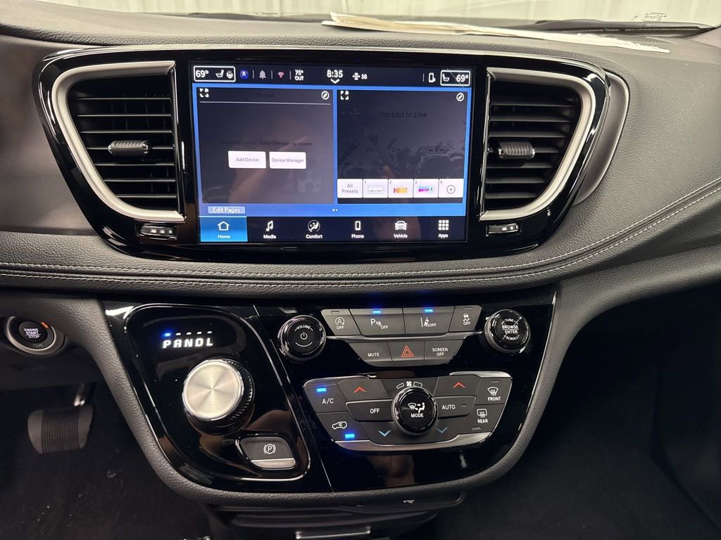 New 2026 Chrysler Pacifica Select image 22