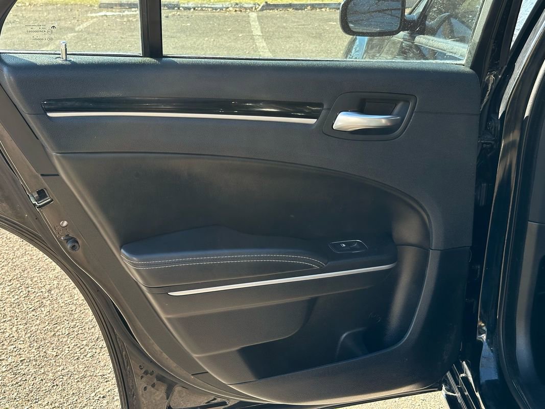 Used 2019 Chrysler 300 S image 27