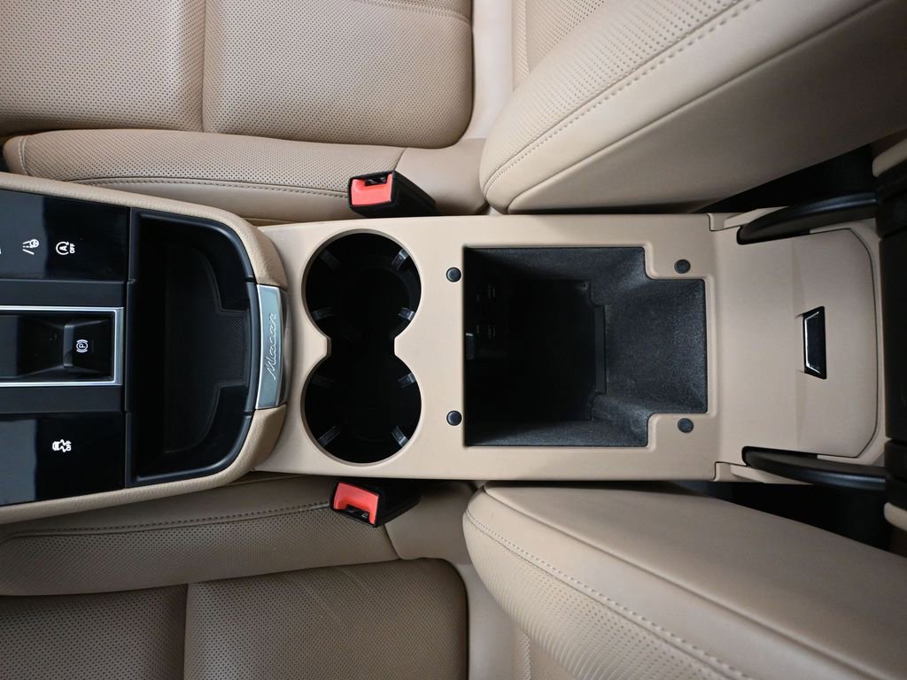 Used 2022 Porsche Macan Base image 40