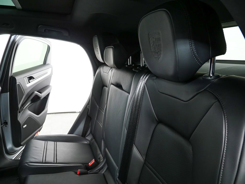 Certified 2026 Porsche Cayenne Coupe image 23