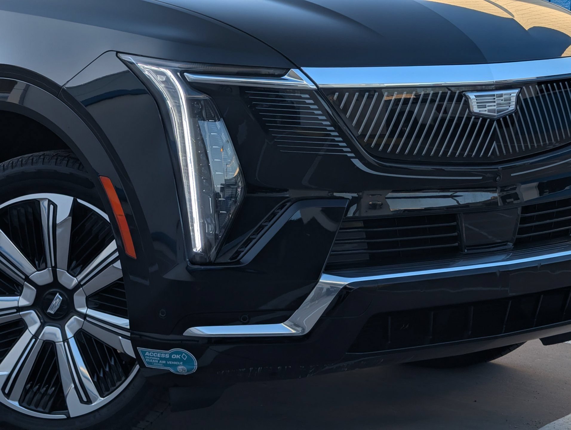 Used 2025 Cadillac Escalade IQ Luxury 1 AWD/4WD image 3