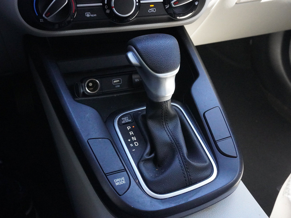 Used 2025 Kia Soul LX w/ LX Technology Package FWD image 41