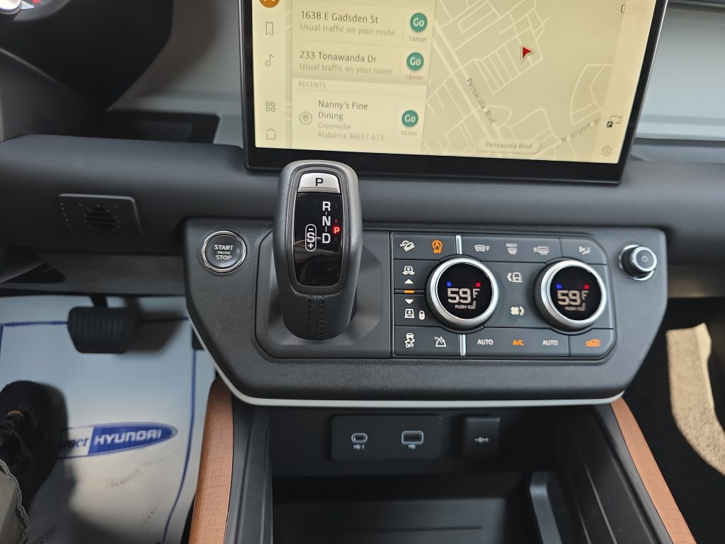 Used 2024 Land Rover Defender 130 X-Dynamic SE AWD/4WD image 26