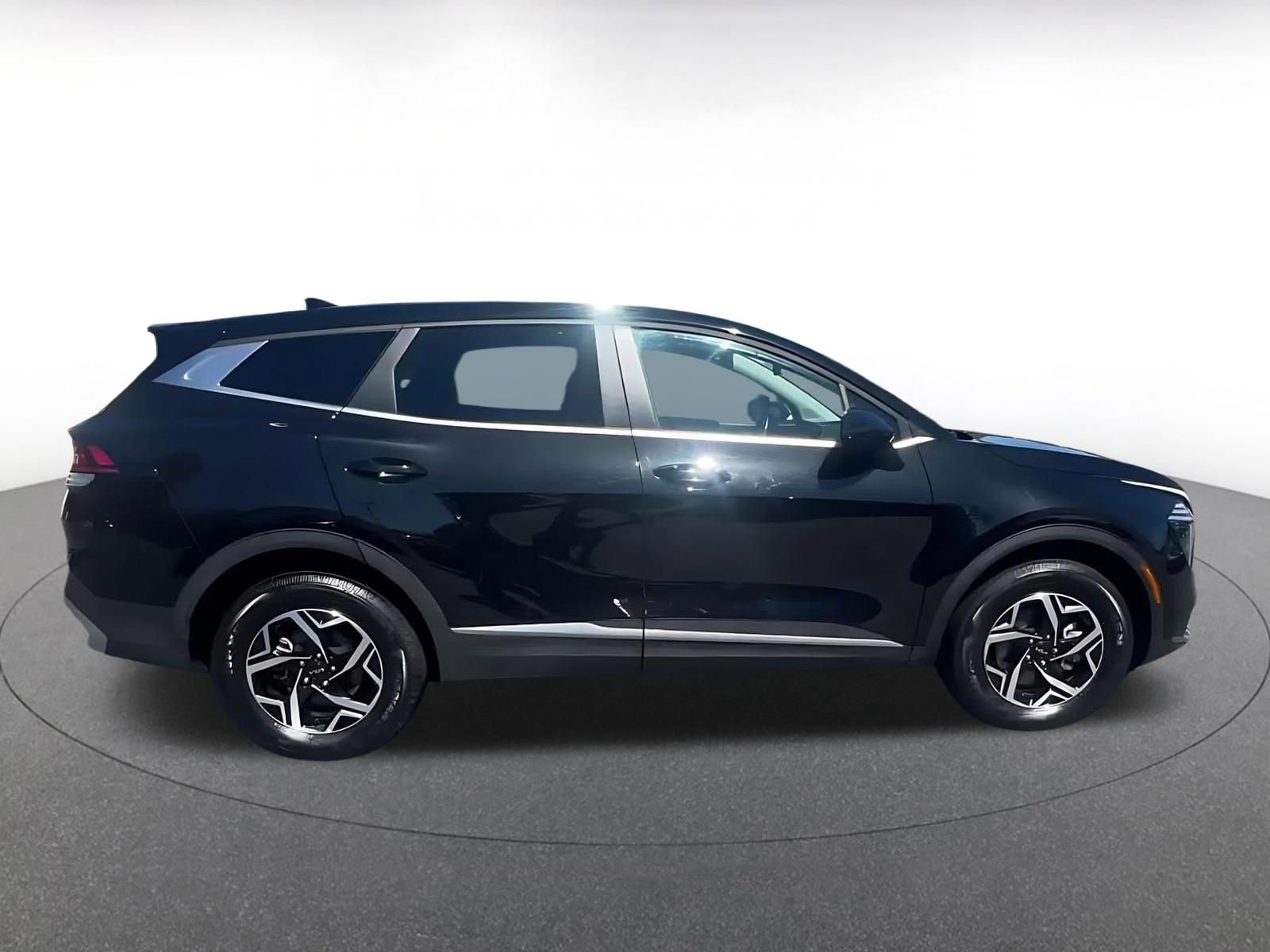Used 2025 Kia Sportage LX image 16