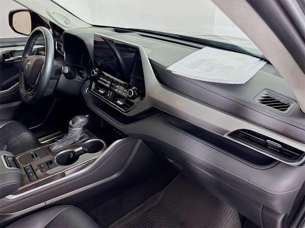 Used 2021 Toyota Highlander Platinum image 30