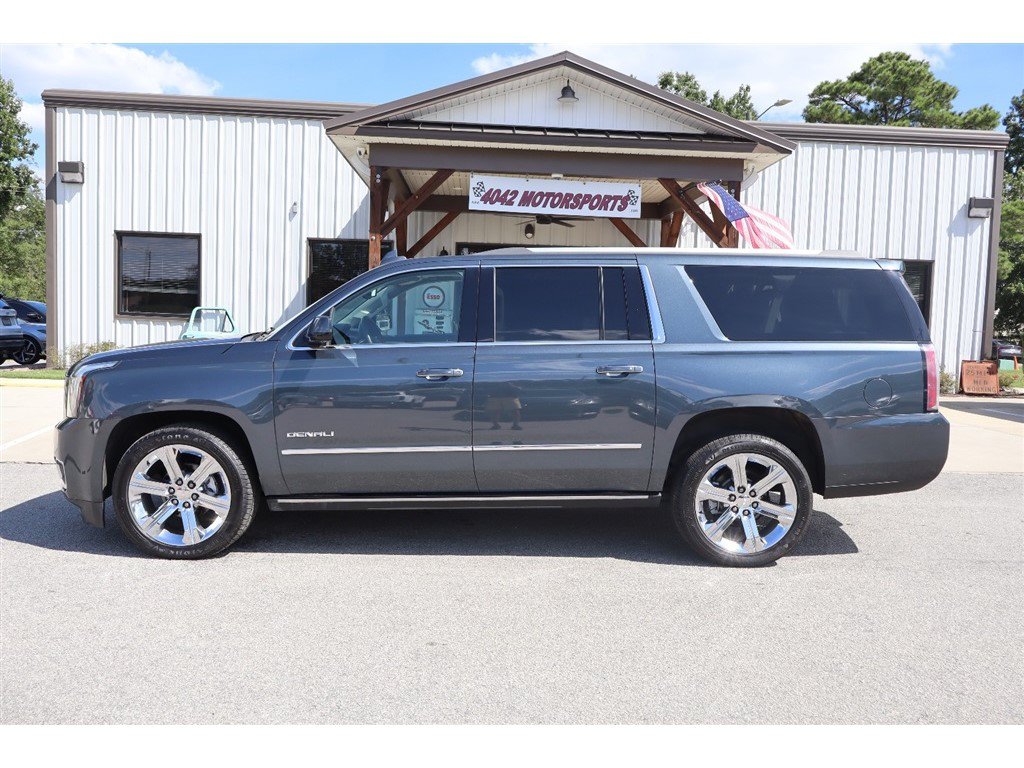 Used 2020 GMC Yukon XL Denali w/ Denali Premium Package AWD/4WD image 2