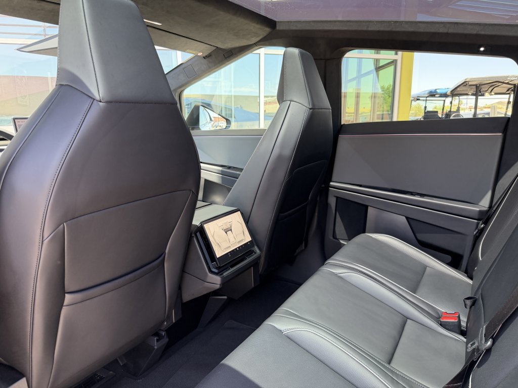Used 2024 Tesla Cybertruck AWD Crew Cab image 42