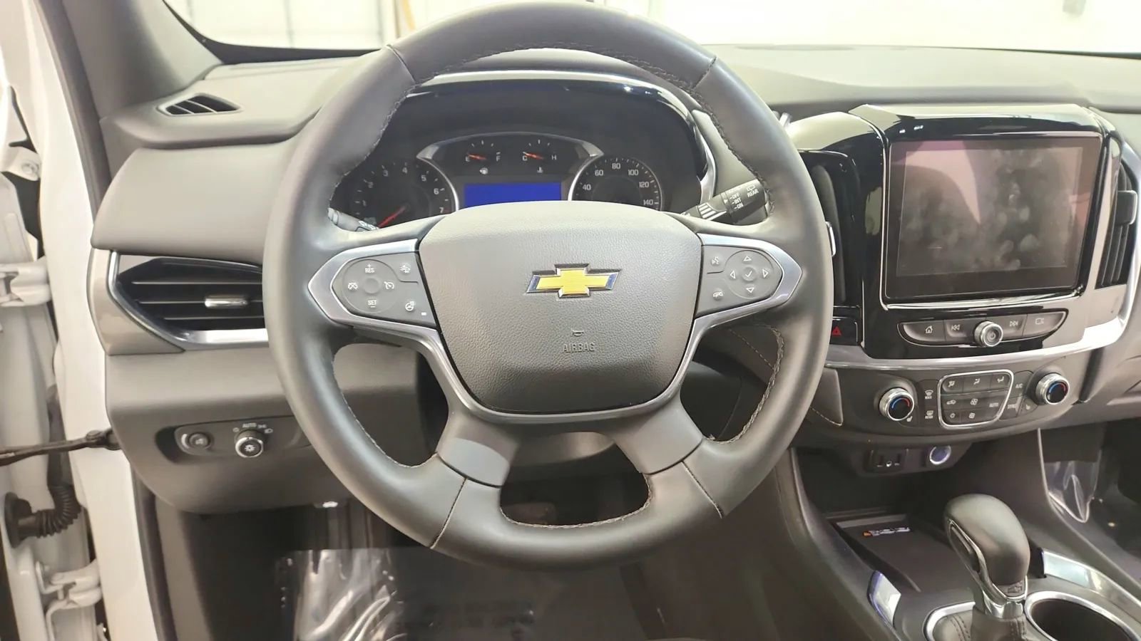 Used 2023 Chevrolet Traverse LT image 25