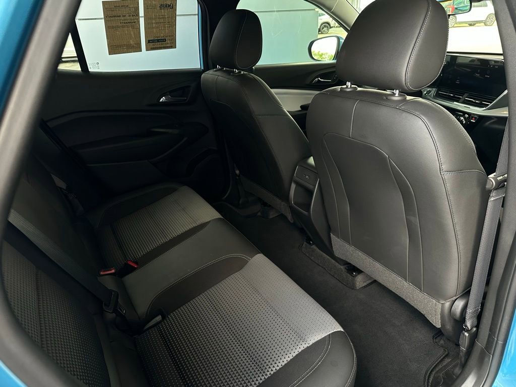 Used 2025 Chevrolet Trax LT w/ Driver Confidence Package image 19