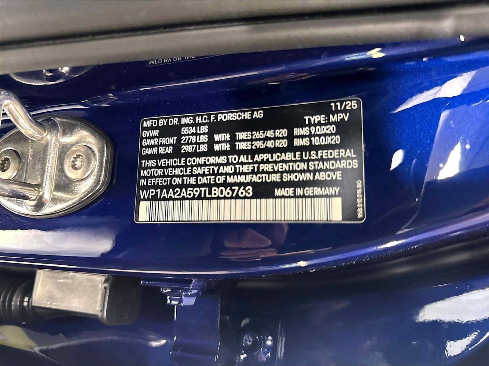 Used 2026 Porsche Macan AWD/4WD image 35