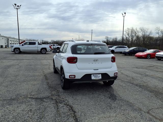 Used 2025 Hyundai Venue SEL image 21