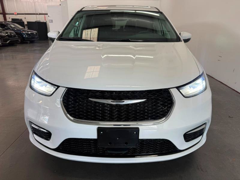 Used 2023 Chrysler Pacifica Touring-L FWD image 5