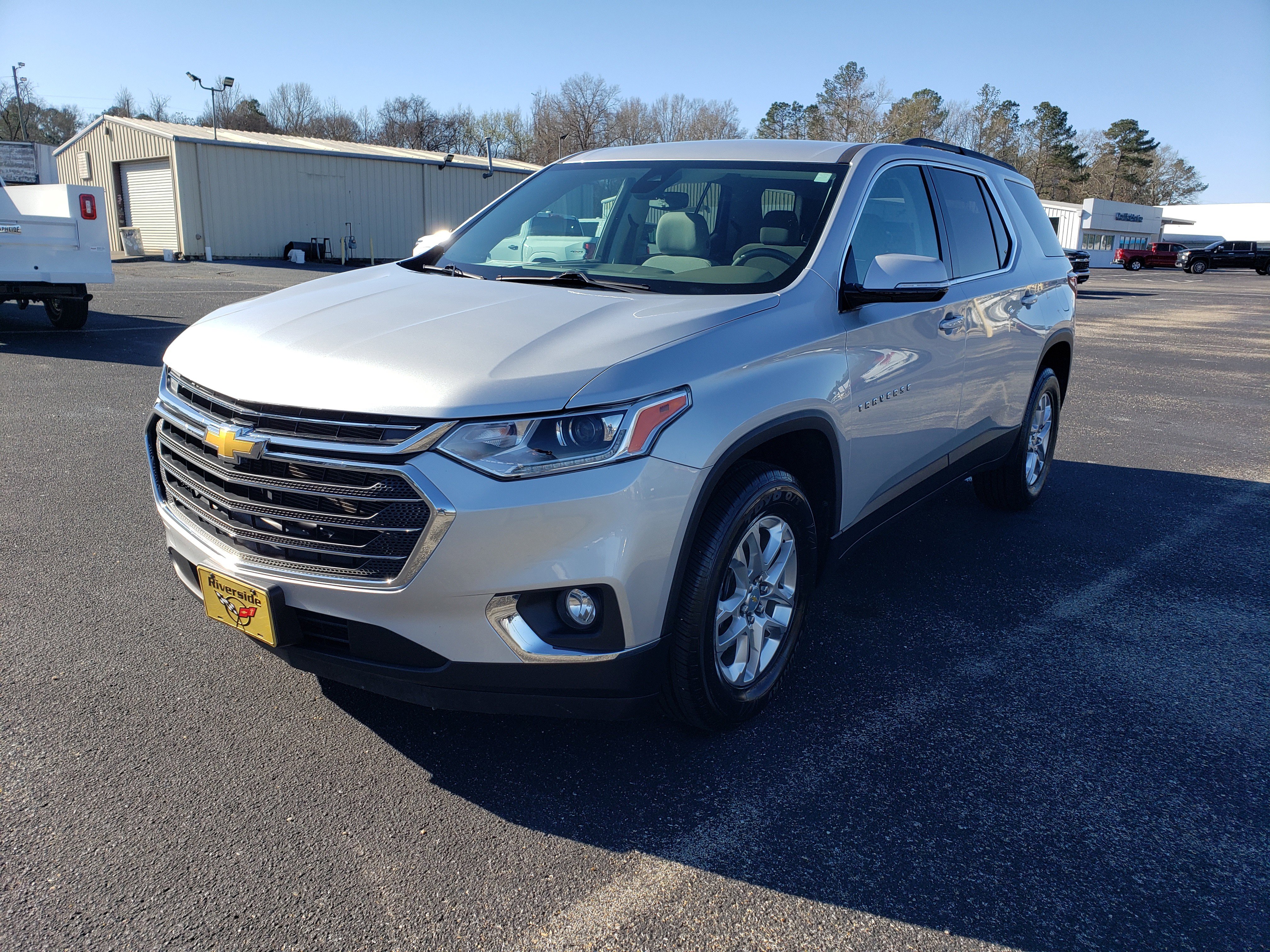 Used 2020 Chevrolet Traverse LT image 2