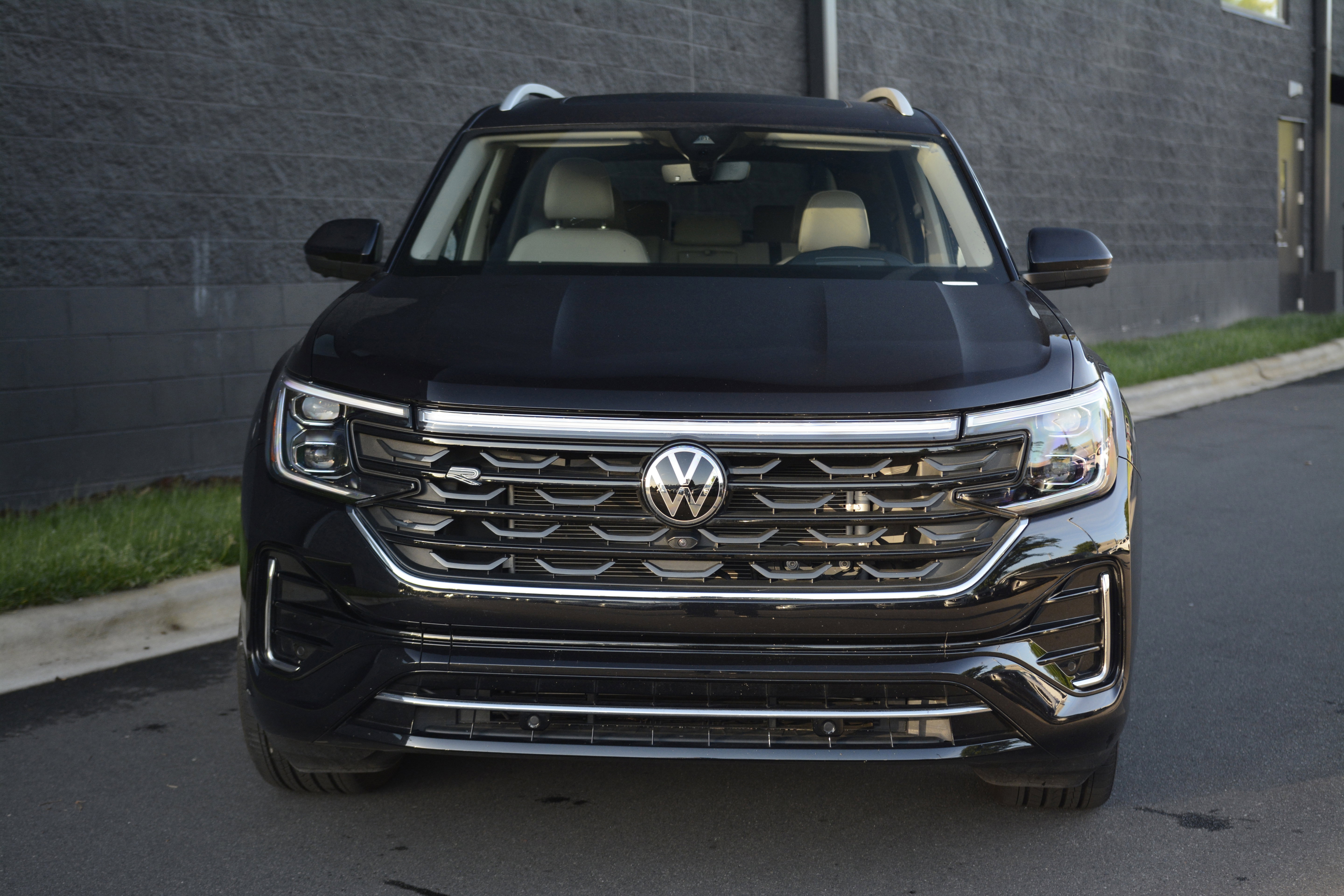 Used 2024 Volkswagen Atlas SEL Premium R-Line AWD/4WD image 10