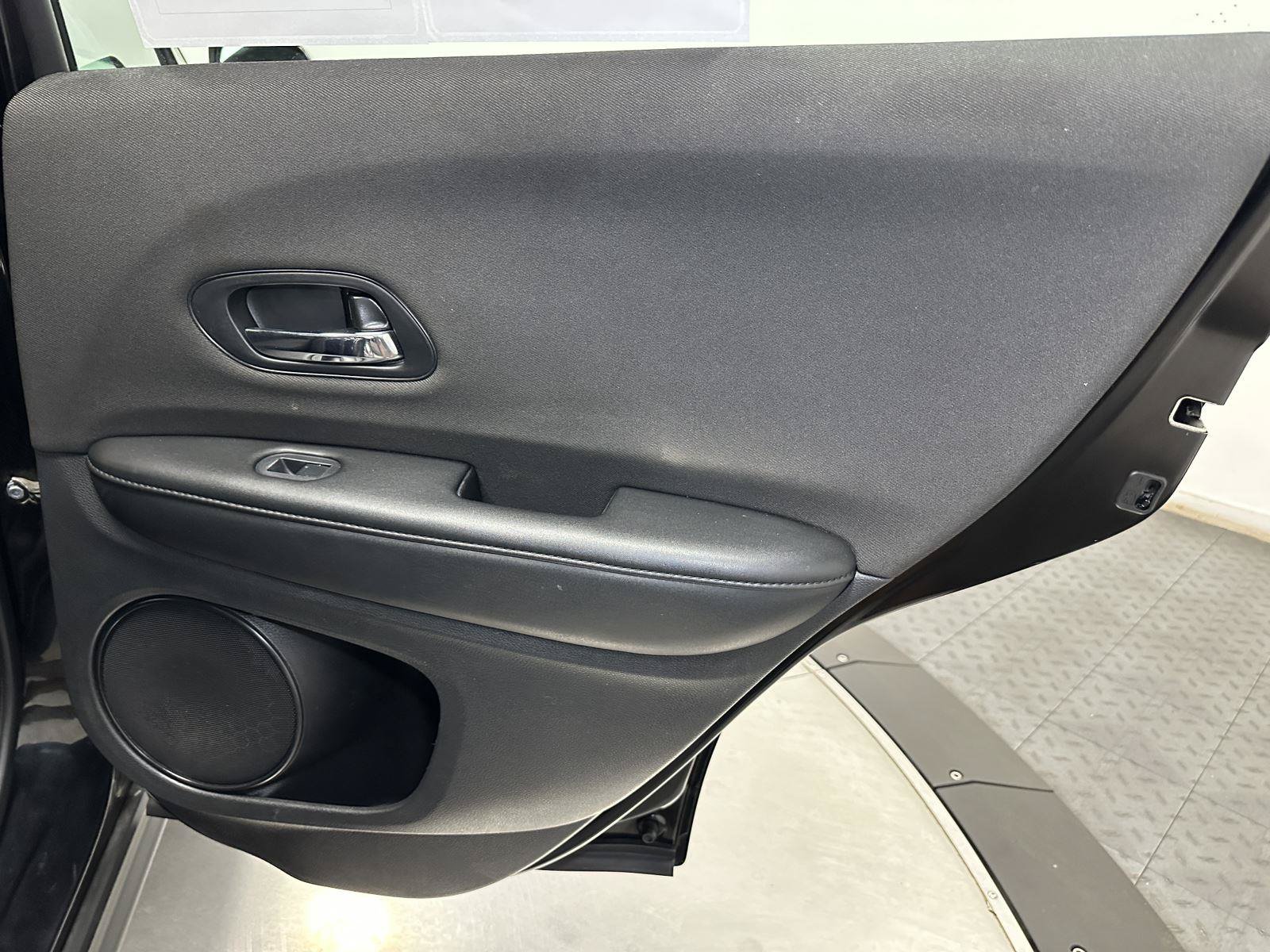 Certified 2022 Honda HR-V LX image 33