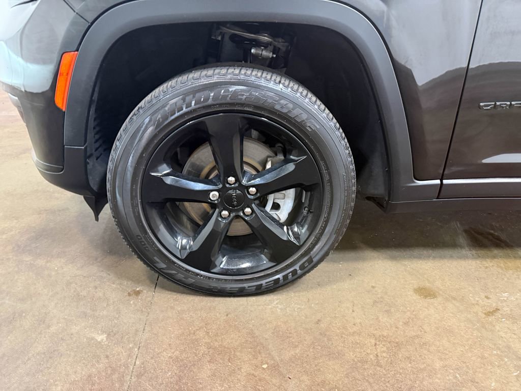 Used 2023 Jeep Grand Cherokee L Laredo AWD/4WD image 88