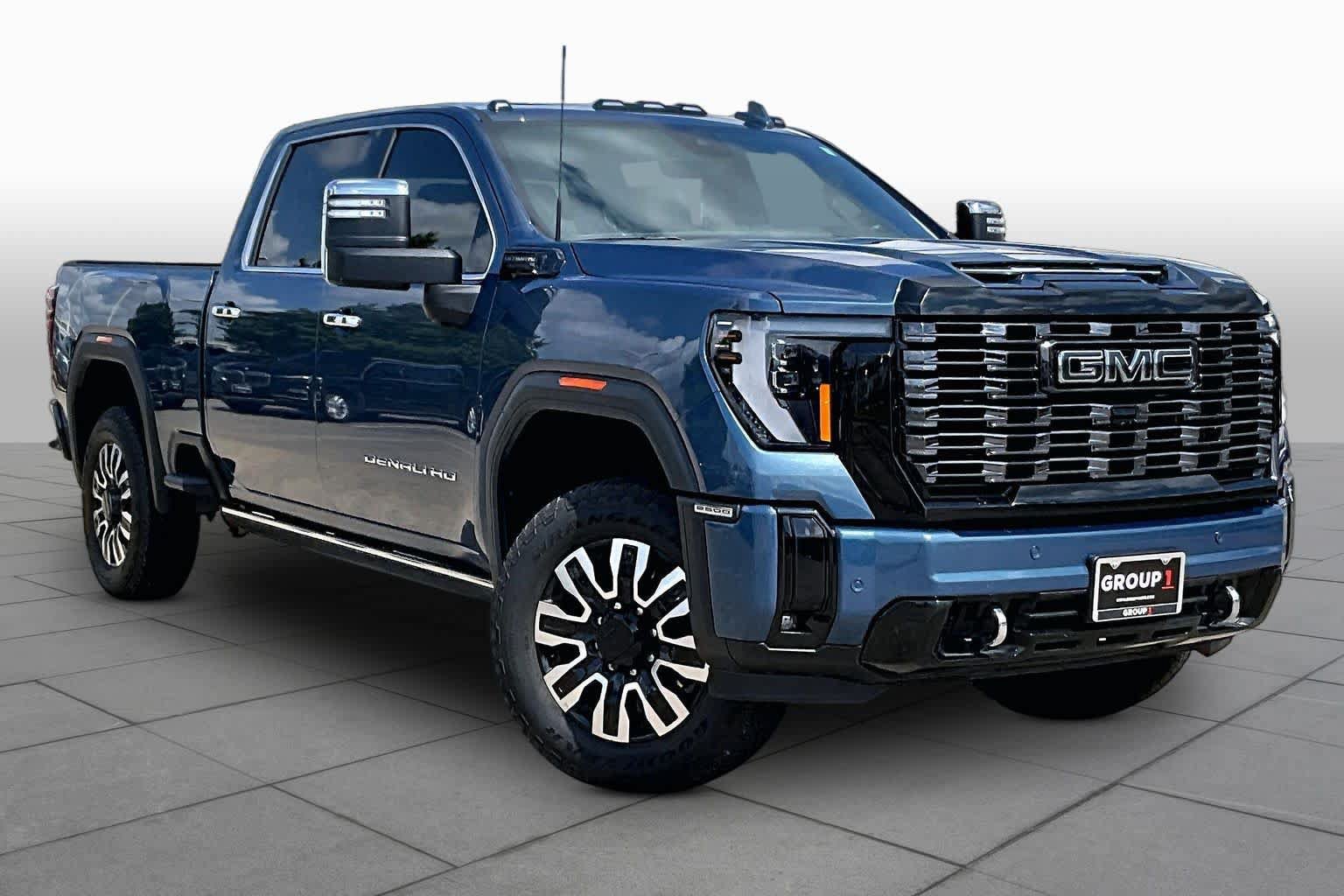 Used 2025 GMC Sierra 2500 Denali Ultimate AWD/4WD image 3