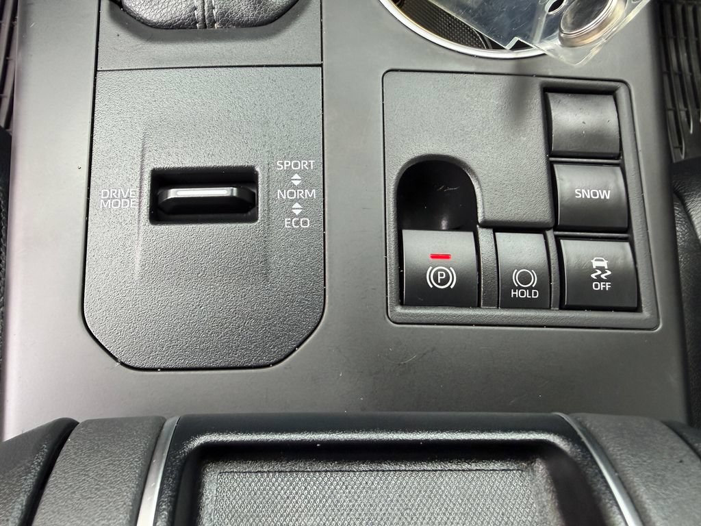 Used 2024 Toyota Highlander LE FWD image 30