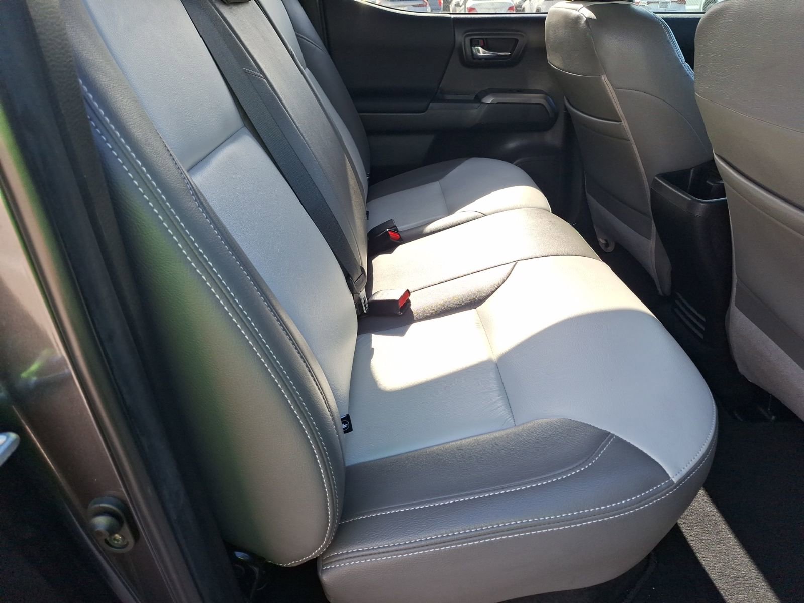Used 2023 Toyota Tacoma TRD Sport AWD/4WD image 31