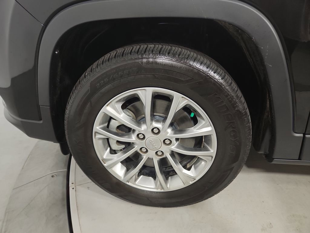 Used 2021 Jeep Cherokee Latitude Lux w/ Mopar Interior Package AWD/4WD image 26
