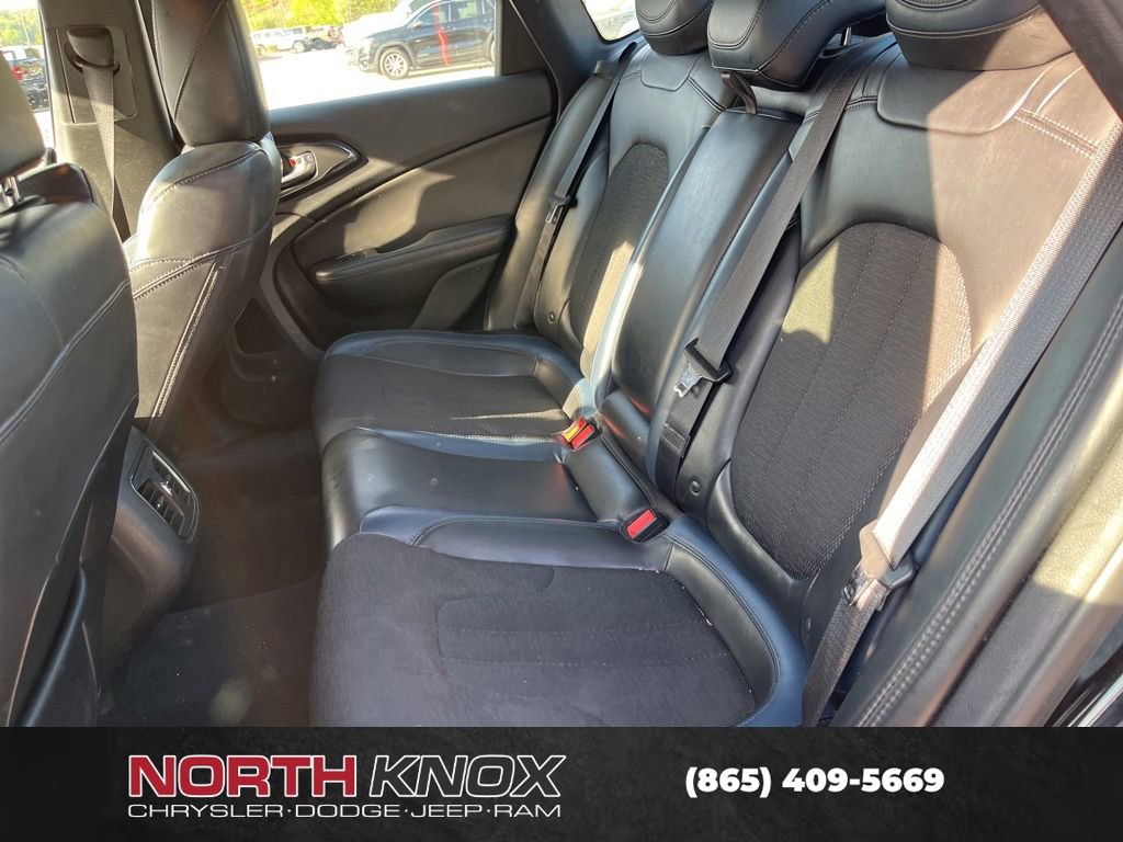 Used 2015 Chrysler 200 S w/ Navigation & Sound Group I image 9