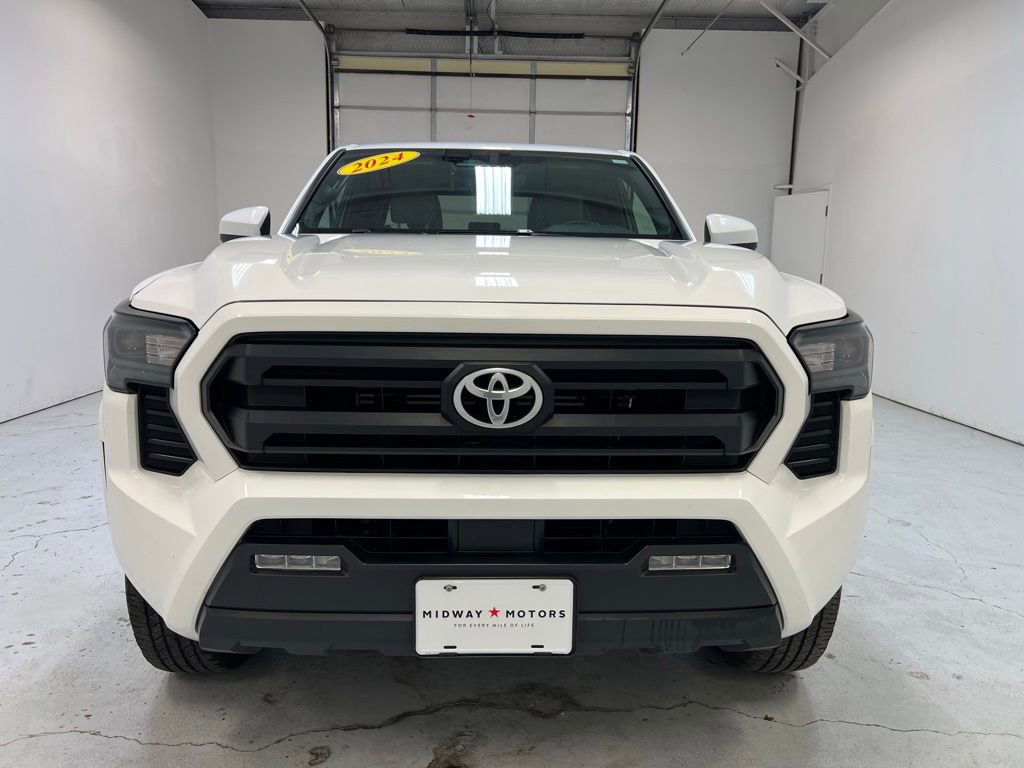 Used 2024 Toyota Tacoma SR5 AWD/4WD image 13